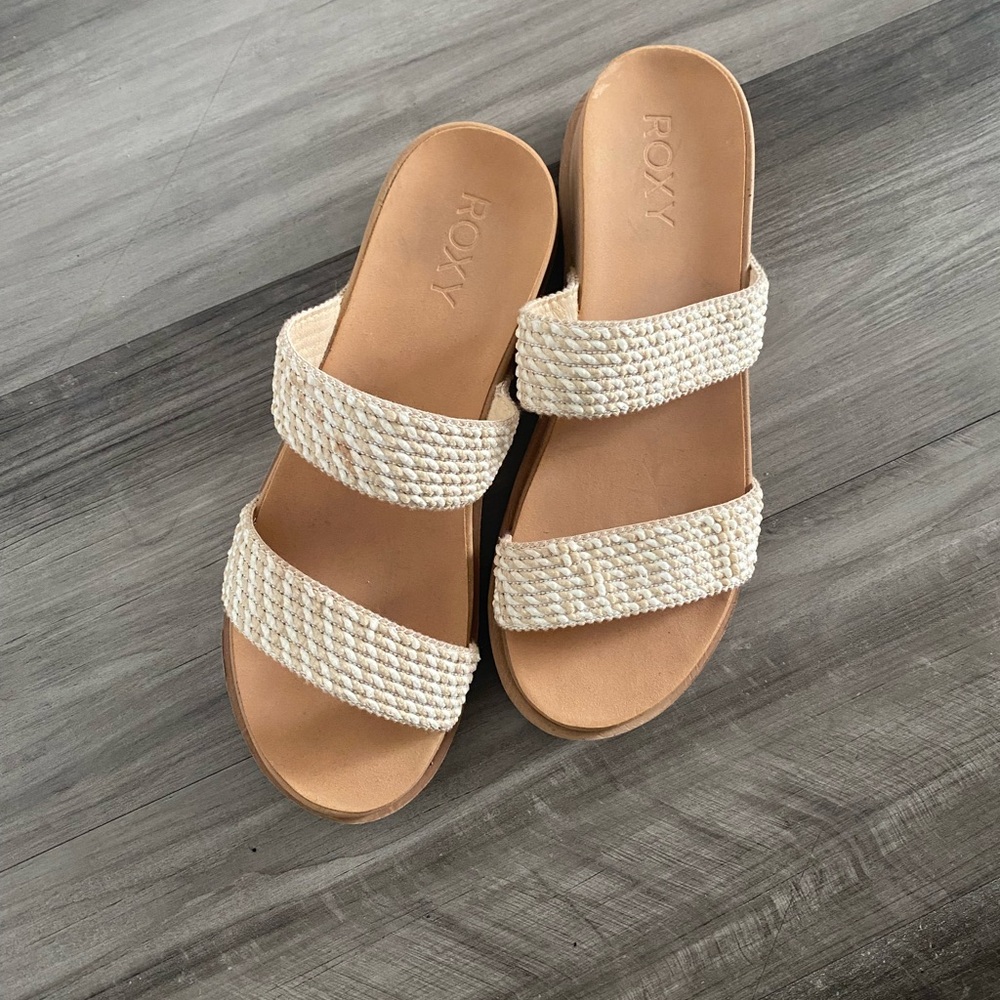 Roxy Women's Tan and Cream Sandals